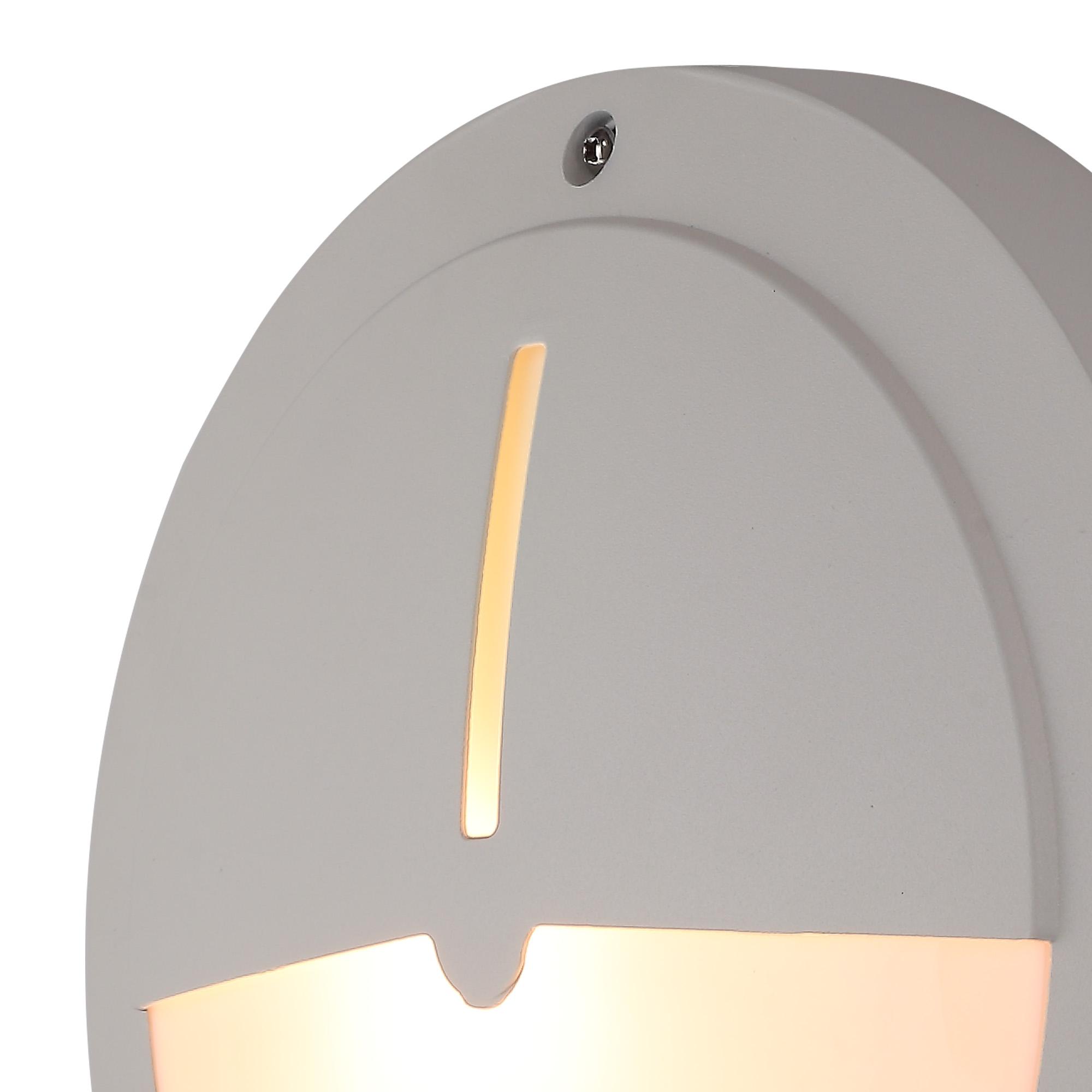 Daru Eyelid Bulkhead Wall Lamp