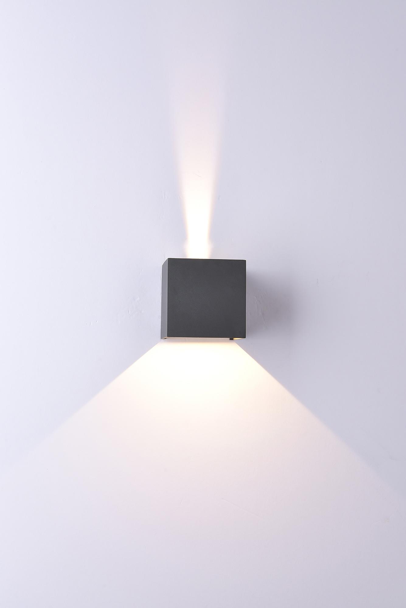Davos Square Wall Lamp