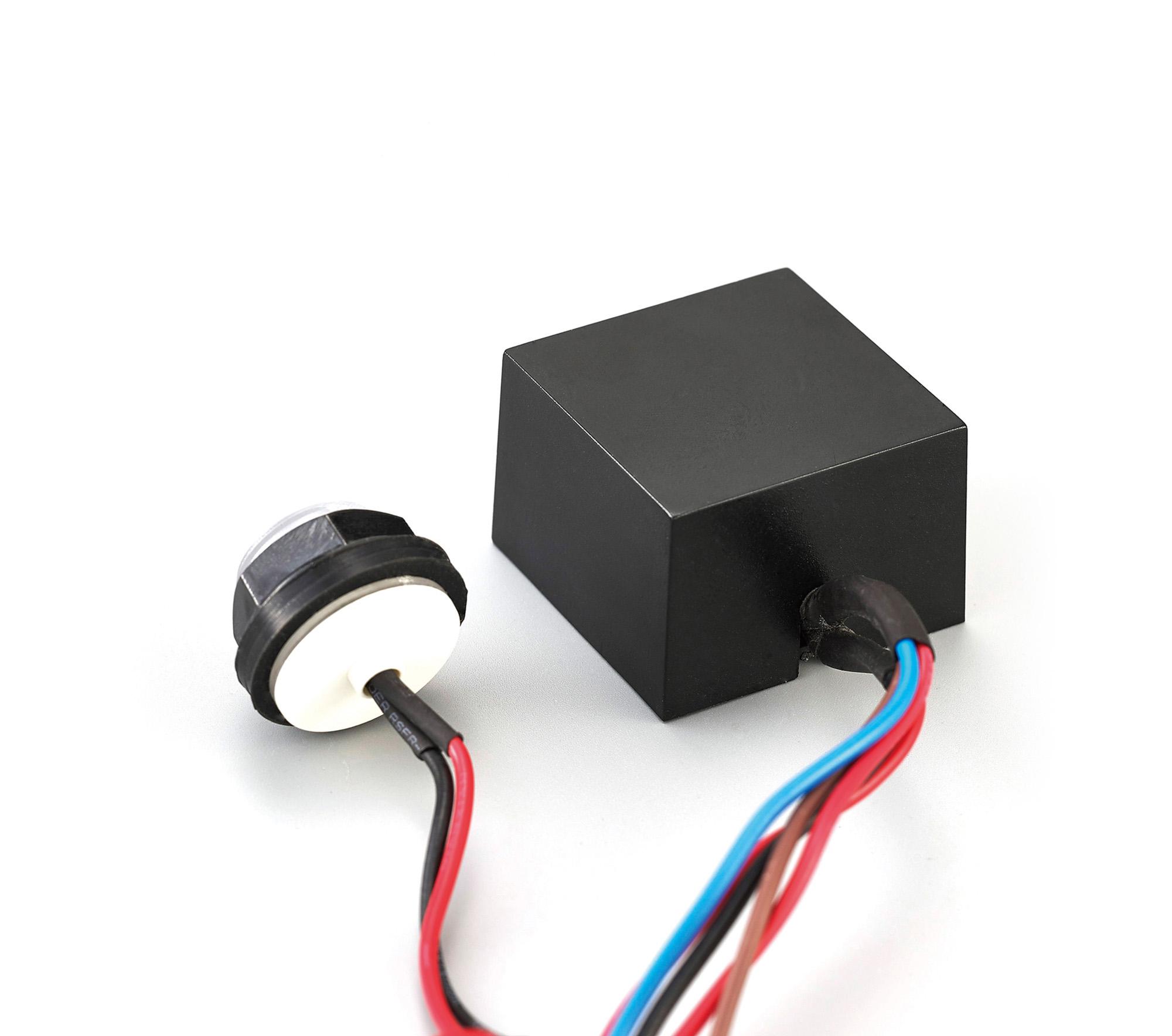 * Espial Remote Fixing 20mm Miniature Photocell IP65 20-70 Lux 5A Black