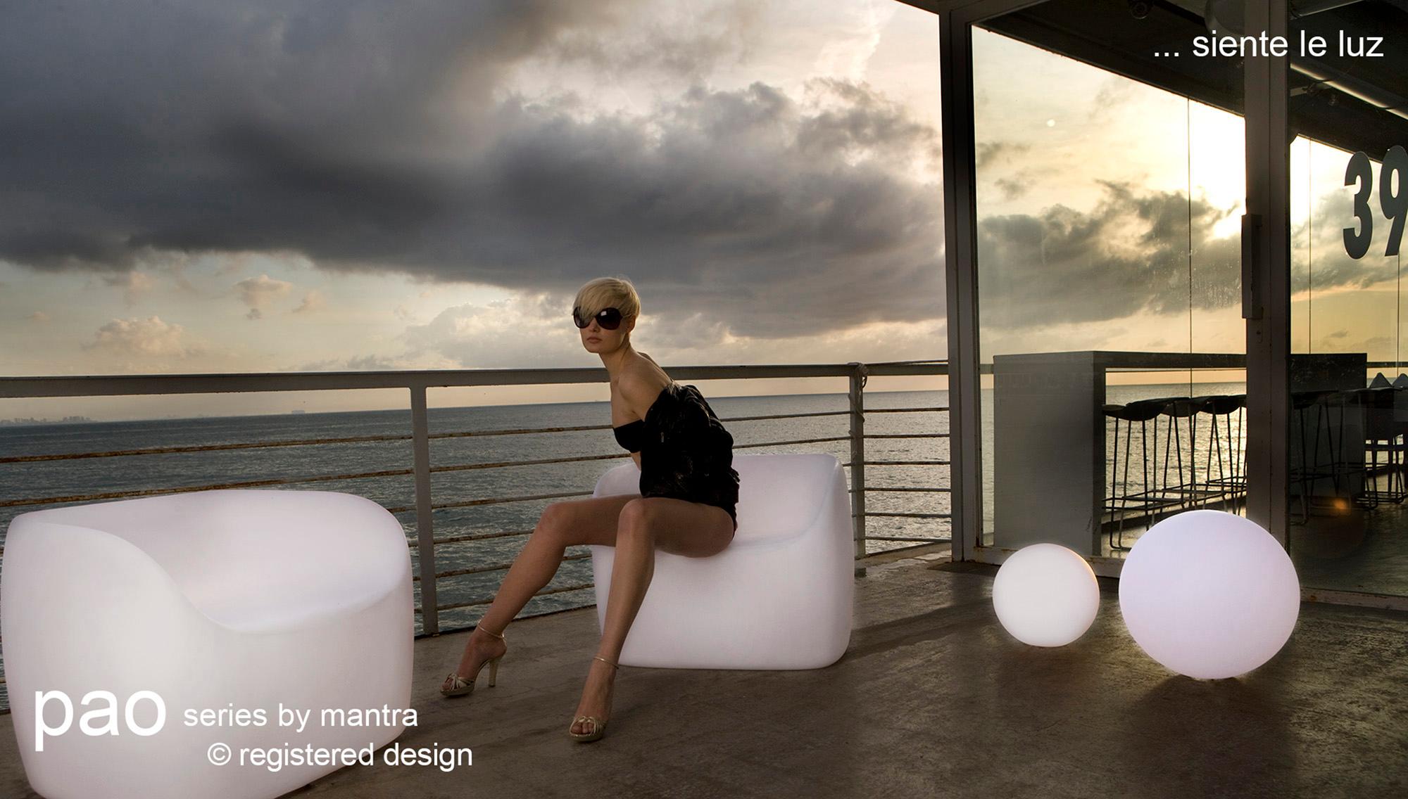 Pao Small Sofa No Light Outdoor, Opal White Item Weight: 16.3kg